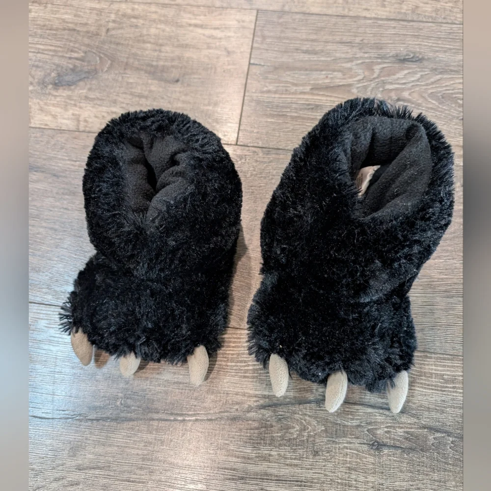 Toddler Black Bear Paw Slippers XS  Size 5-8  Monster Soft Furry